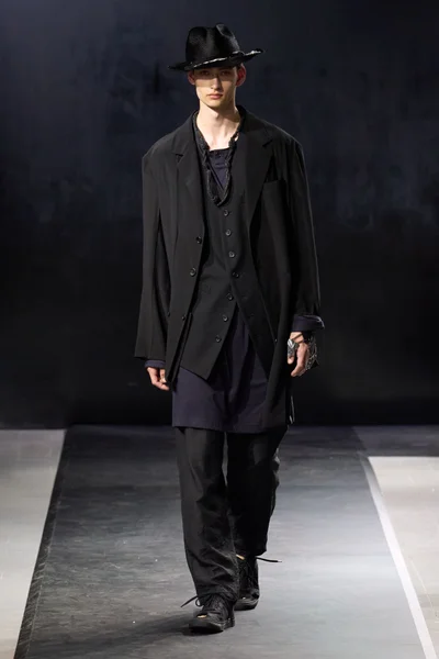 Look 19